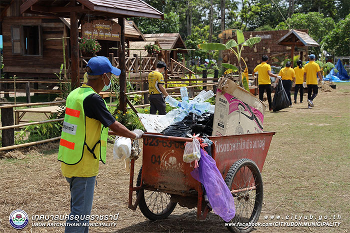 big-cleaning-day-งานแห่เทียนอุบล-04.jpg