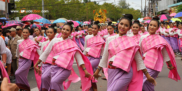 ขบวนแห่เทียนพรรษา-อุบล-06.jpg