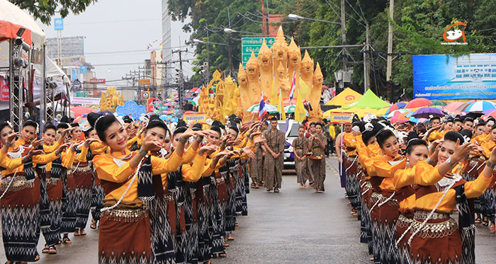 ลำดับขบวนแห่เทียน-อุบล-08.jpg