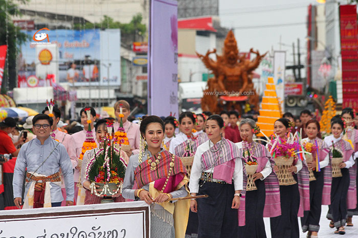 ถวายเทียนโบราณ-งานแห่เทียนอุบล-04.jpg