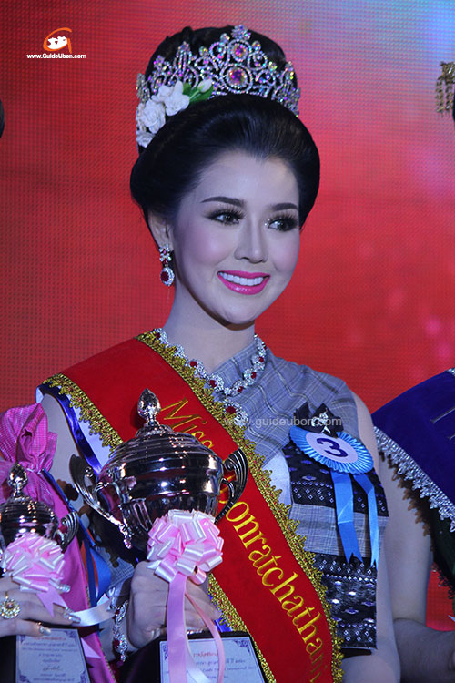 สาวงามเทียนพรรษา-อุบล-2560-ยุวภรณ์-ทรงงาม.jpg