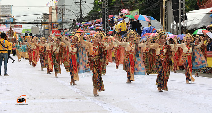 เรือพนมพระ-งานแห่เทียนอุบล-05.jpg