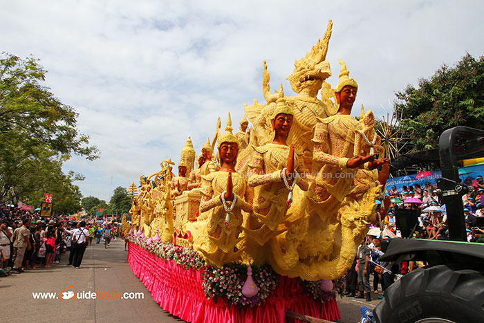 ขบวนแห่เทียนพรรษา-อุบล-05.jpg