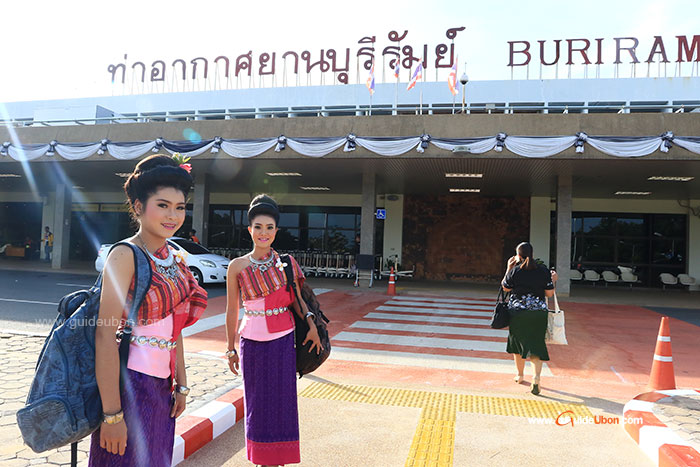 ชุดไทยอีสาน-ขึ้นเครื่องบิน-02.jpg