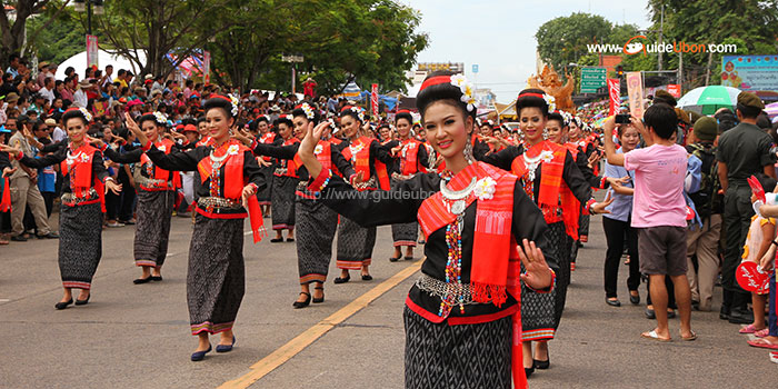 ขบวนแห่เทียนพรรษา-อุบล-04.jpg