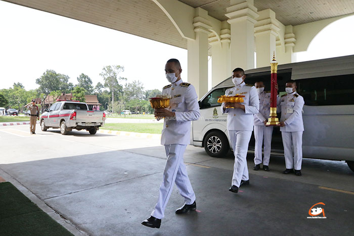 เทียนพรรษา-พระราชทาน-อุบล-03.jpg