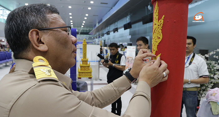 ทย-จุดเทียนพรรษา-อุบล-04.jpg