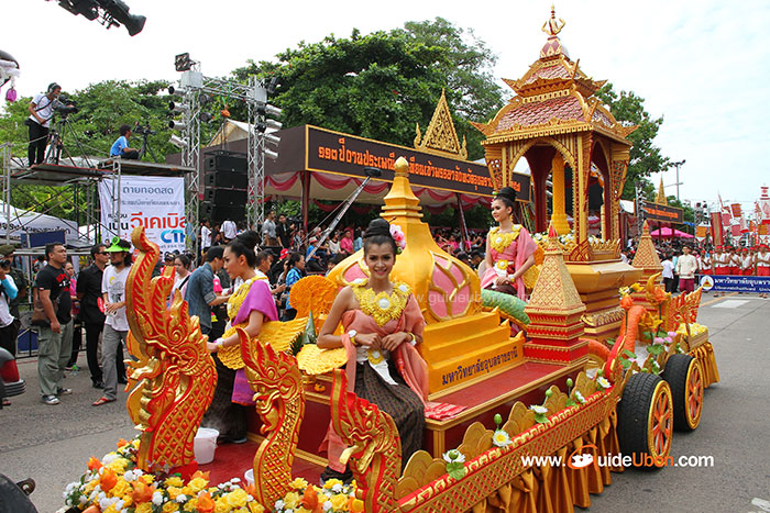 ขบวนแห่เทียนพรรษา-อุบล-03.jpg