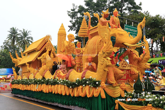 ต้นเทียนพรรษา-วัดบูรพา.jpg