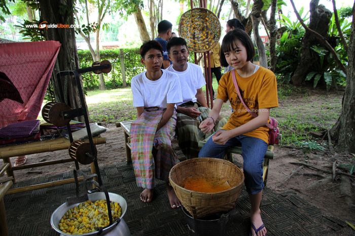 เปิดบ้านคำปุน-ผ้าไหมทอมือ-อุบล-14.jpg